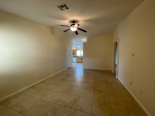 Building Photo - 4820 Palm Tree Ct