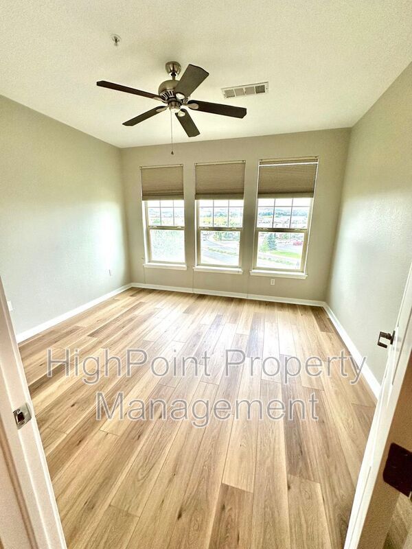 Building Photo - 13456 Via Varra