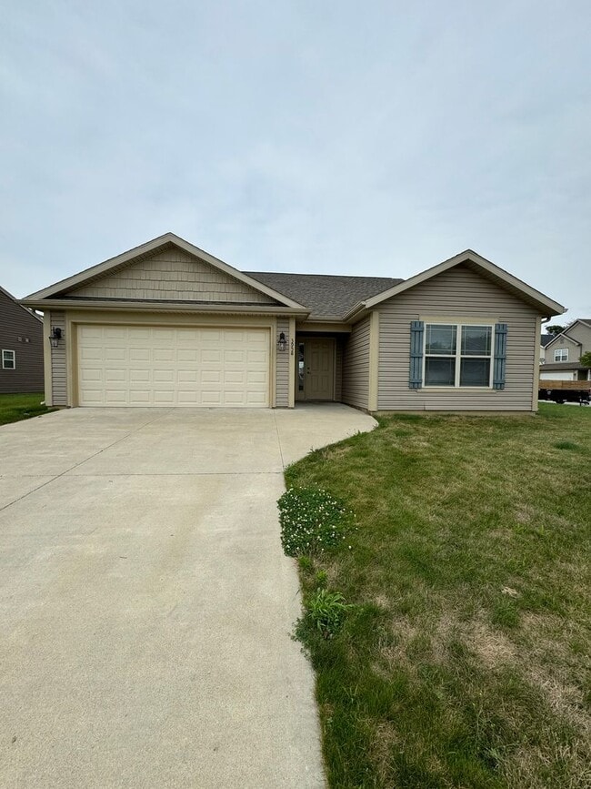 Building Photo - 3 Bedroom Single Family Home Available in ...