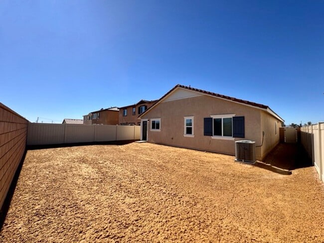 Building Photo - Brand New 3 Bedroom Single Story Home For ...
