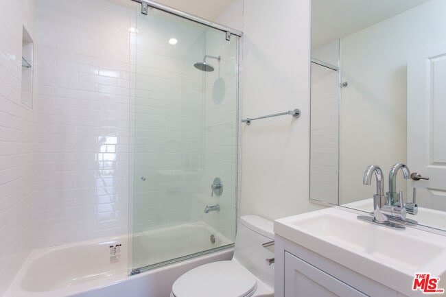 Building Photo - 5400 W 82nd St