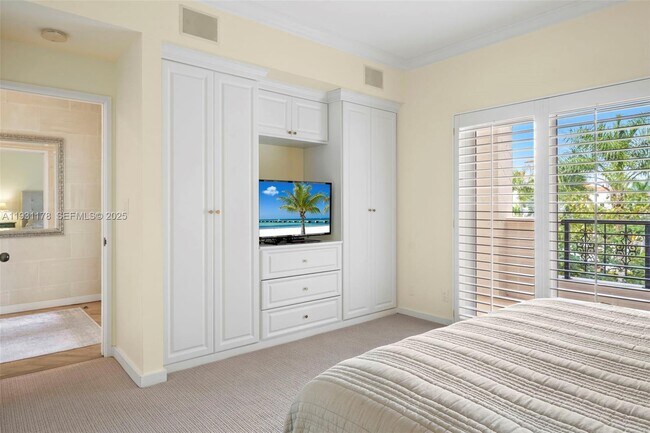 Building Photo - 2332 Fisher Island Dr