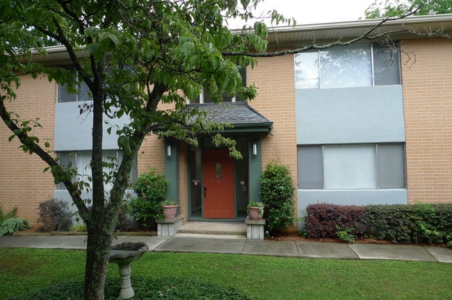 Building Photo - 170 N Peachtree St