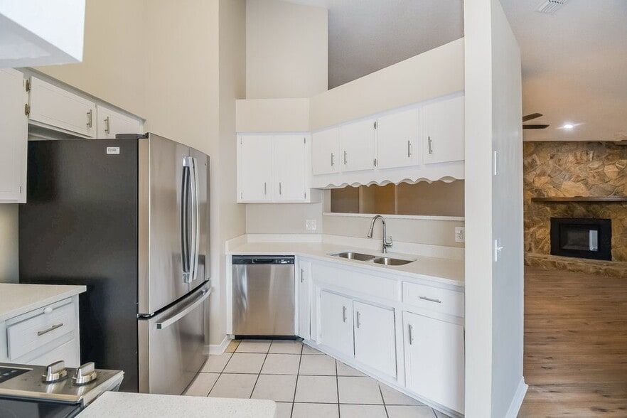 Building Photo - 2215 Botany St