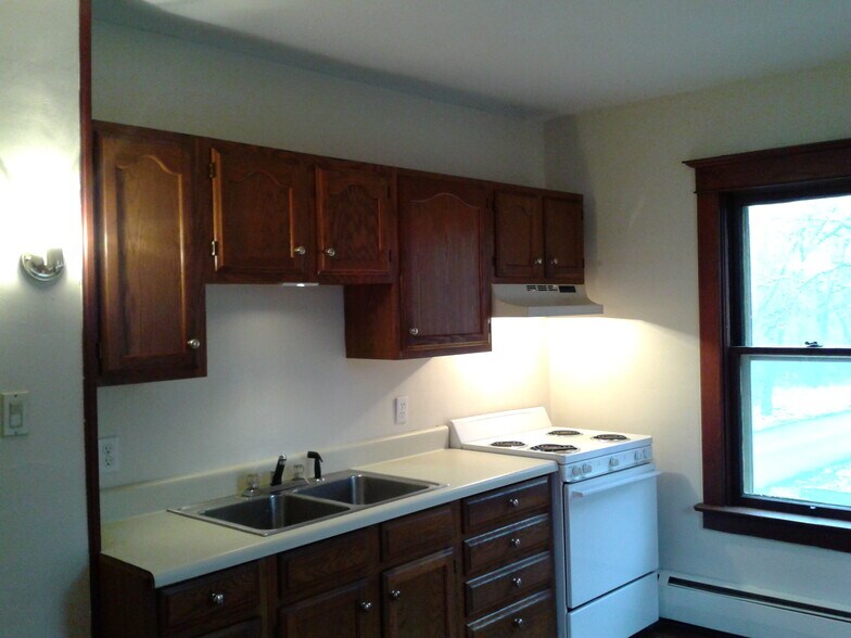 Building Photo - 832 Suedberg Rd