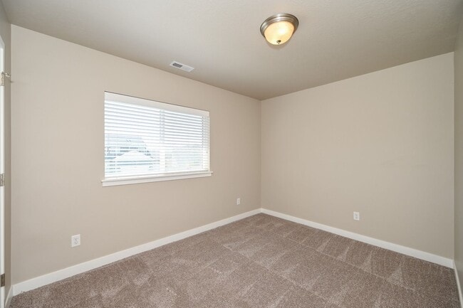 Building Photo - Beautiful Spacious Home in Bluffdale!