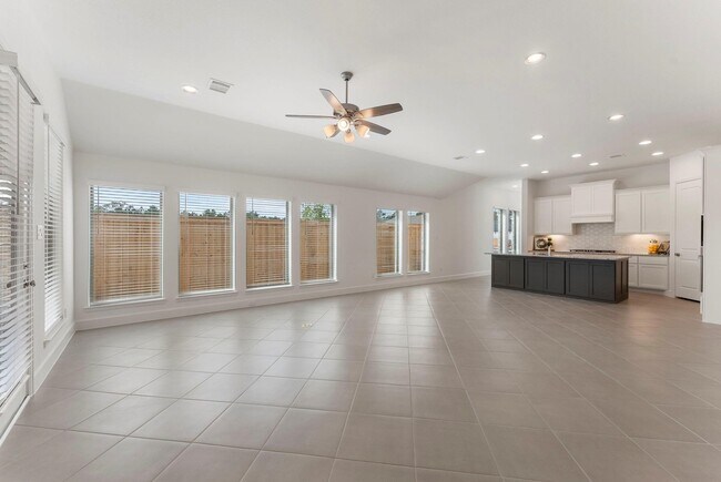 Building Photo - 26545 Pioneer Pointe Ct
