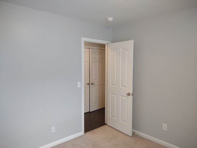 Building Photo - Fantastic Three Bedroom Home in Lexington!