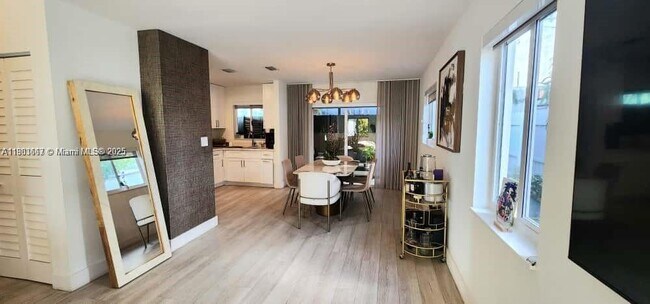 Building Photo - 1828 NW 4th St