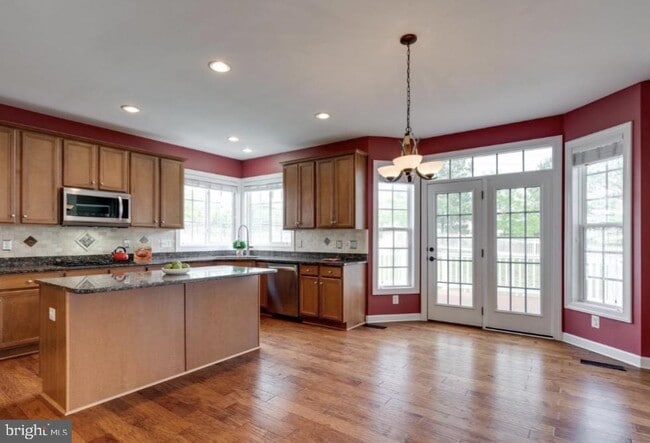 Building Photo - 2450 Transom Pl