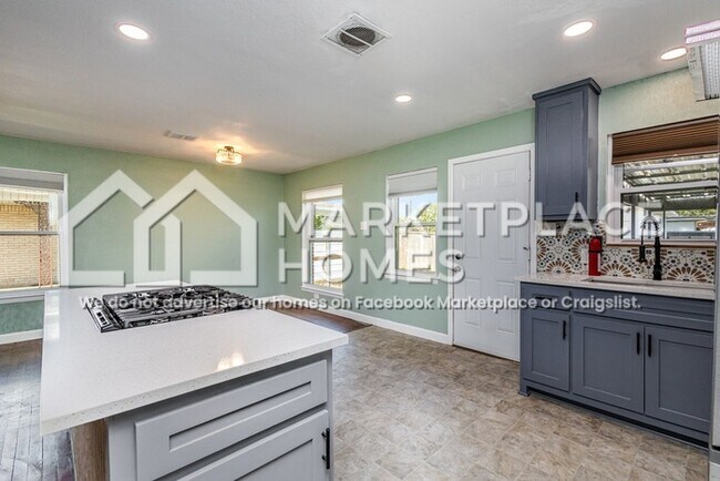 Building Photo - 9308 Lindaro Ln