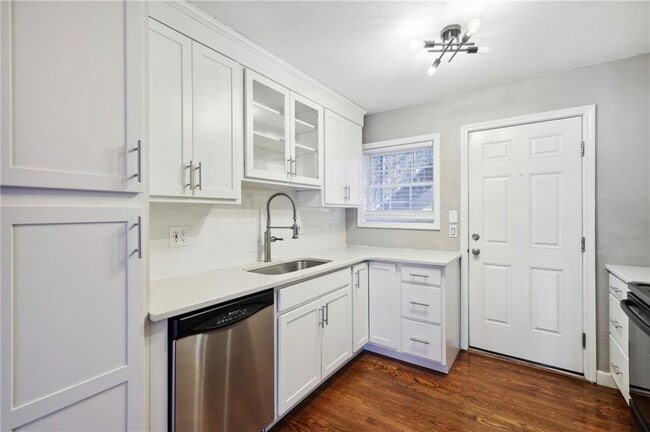 Building Photo - 885 Briarcliff Rd NE
