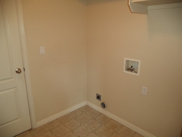 Building Photo - 1074 S New Summer Ave