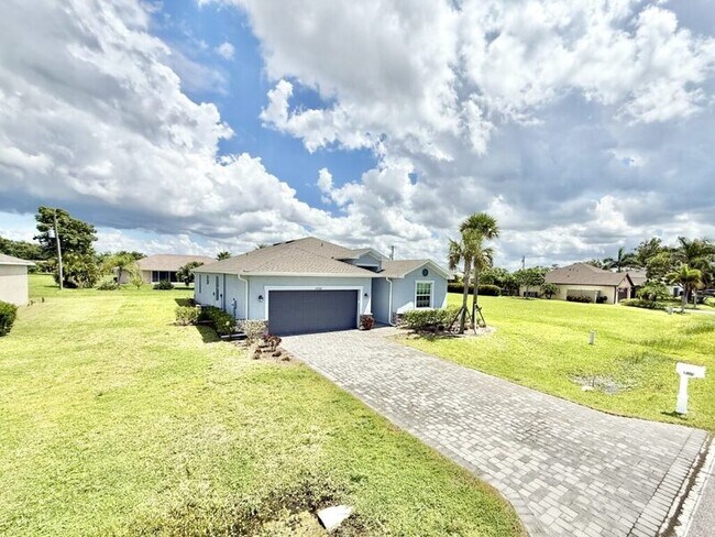 Building Photo - 16304 Quesa Dr