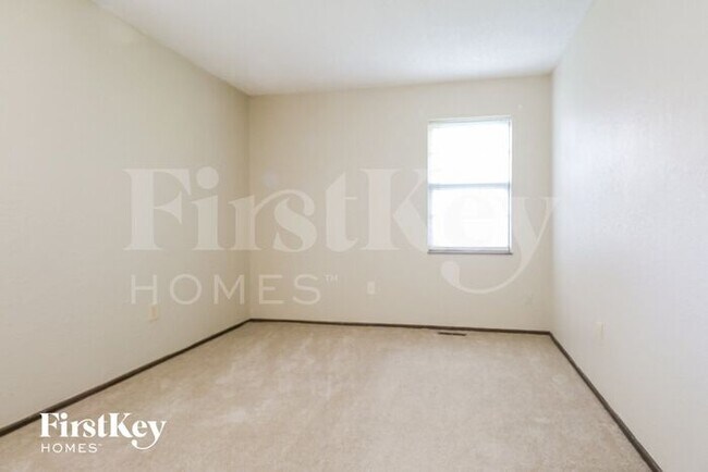 Building Photo - 4501 NW Amesbury Pl