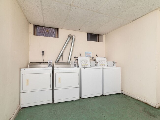 Building Photo - Allston 4 Bed – 1,250 Sq Ft – Heat Included – Top Floor – 9/1