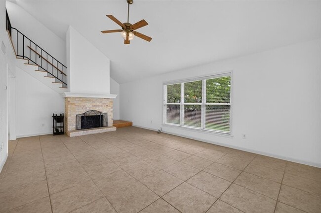 Building Photo - 1202 Knollpark Cir
