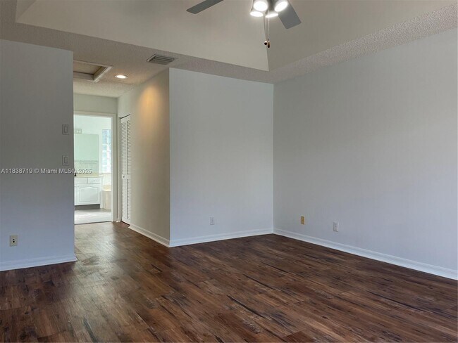 Building Photo - 785 Heron Rd