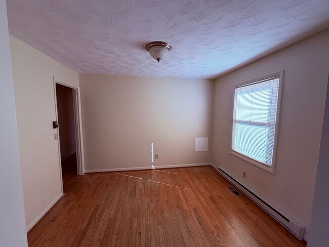 Building Photo - Charming Country Home with Spacious Yard & Mountain Views – Singers Glen, VA