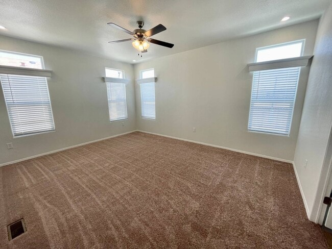 Building Photo - 33 Magnolia Via