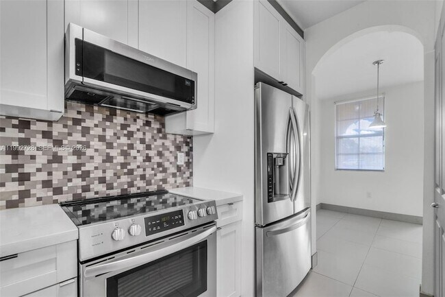 Building Photo - 1720 NE 33rd Ave