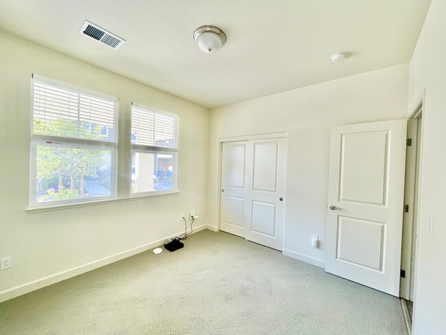 Building Photo - Beautiful 4 Bed 3 Bath Home in W Section Rohnert Park- $3,800 per month!