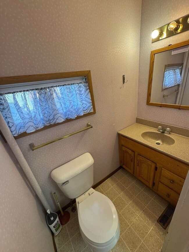 Building Photo - 1722 1st Ave S