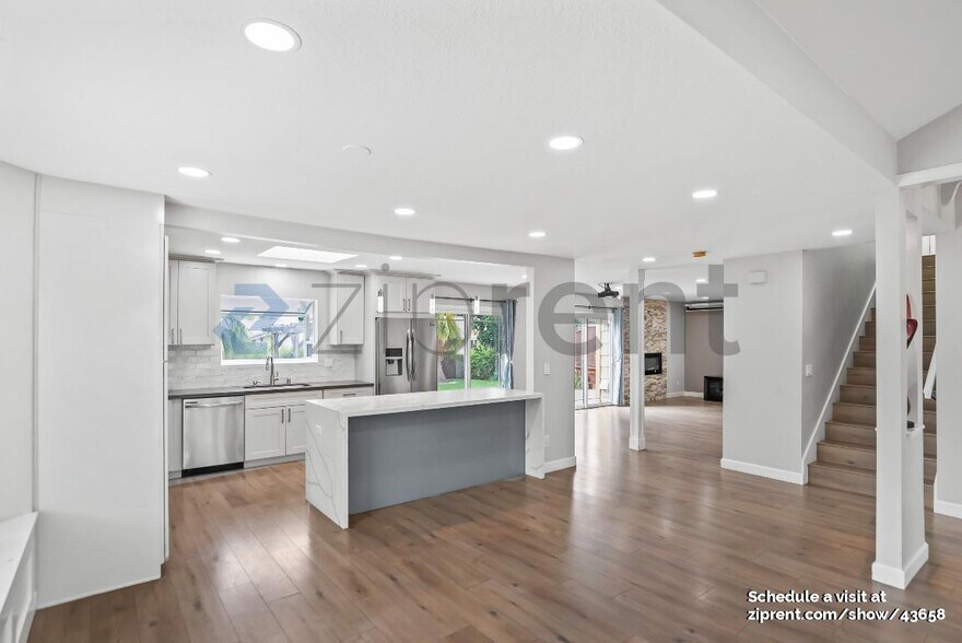 Building Photo - 3173 Ingersoll Pl