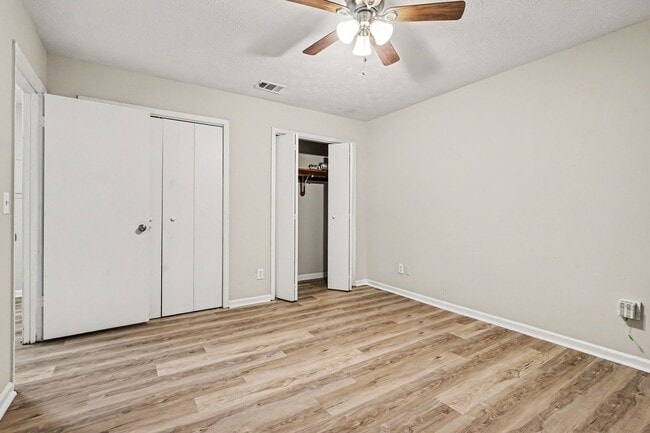Building Photo - 2BR/1BA Duplex Conveniently Located Off Pleasant Hill & Cruse Rd!