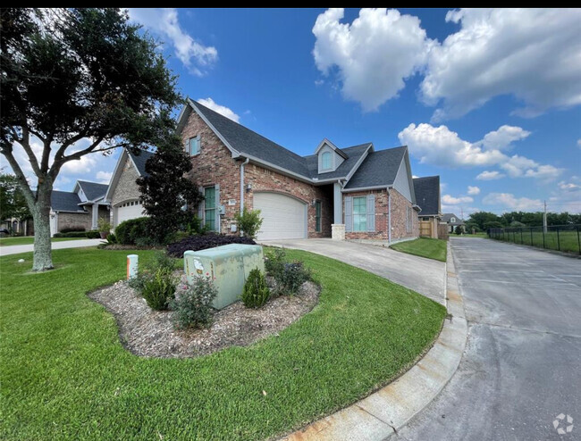 Building Photo - 3850 Central Pointe Dr