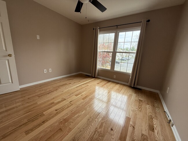 Building Photo - 45 Bristol Ct