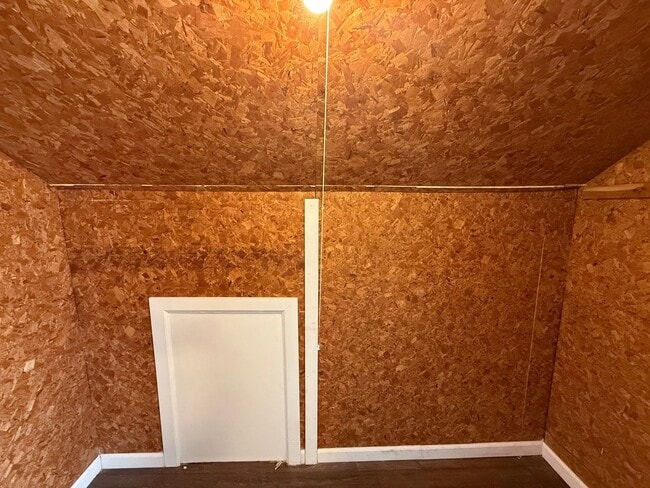 Building Photo - Renovated 3-Bedroom Home – We Welcome Sect...