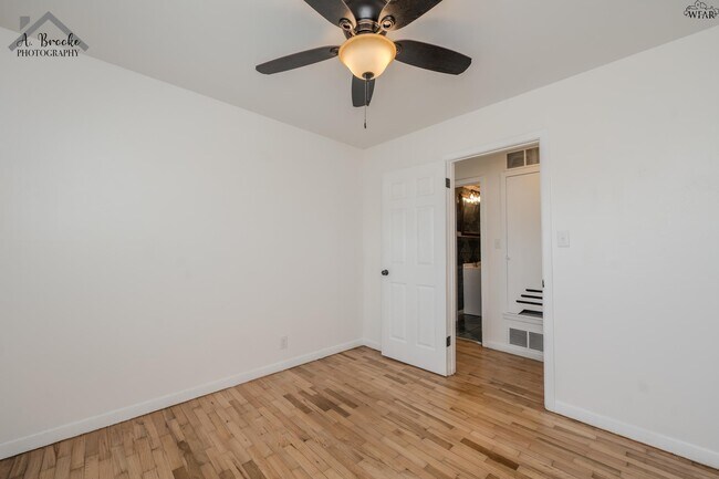 Building Photo - 1624 Sunnyside Ln