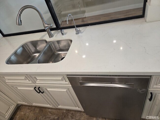 Building Photo - 9 Rock Cliff Pl