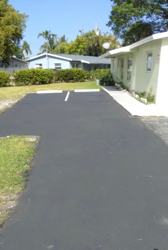 Building Photo - 2504 NW 9th Ln