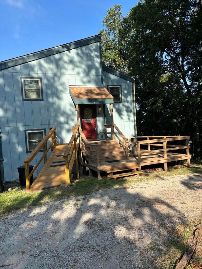 Building Photo - 216 Lone Pine Rd