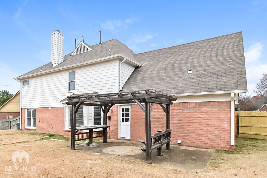 Building Photo - 8819 Lindstrom Cove