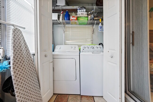 Building Photo - 52 Saxony B