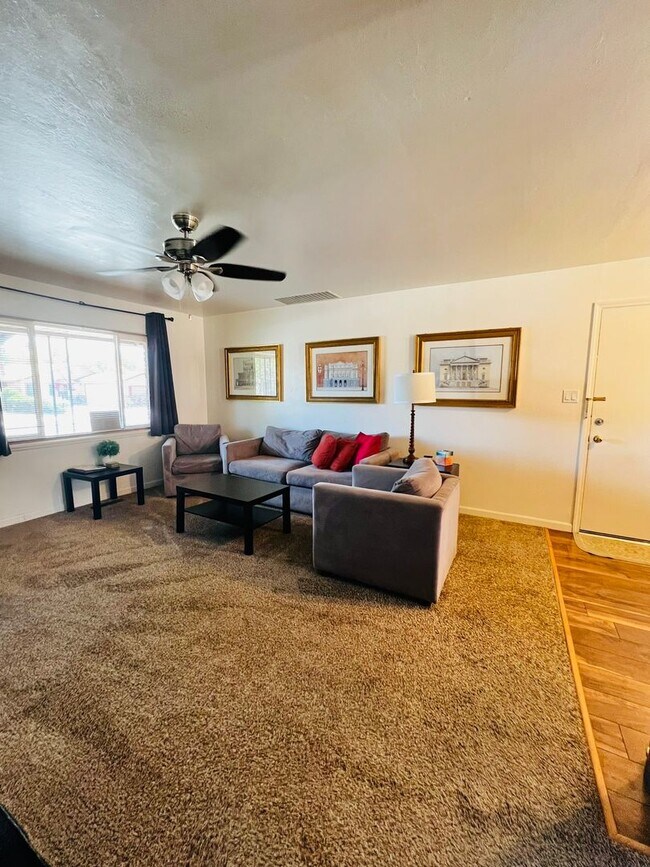 Building Photo - 1643 Stewart St