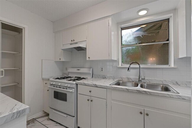 Building Photo - 2616-2618 Audubon Pl