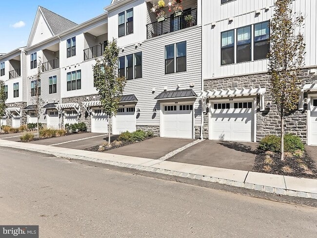 Building Photo - 6105 Vivaldi Rd