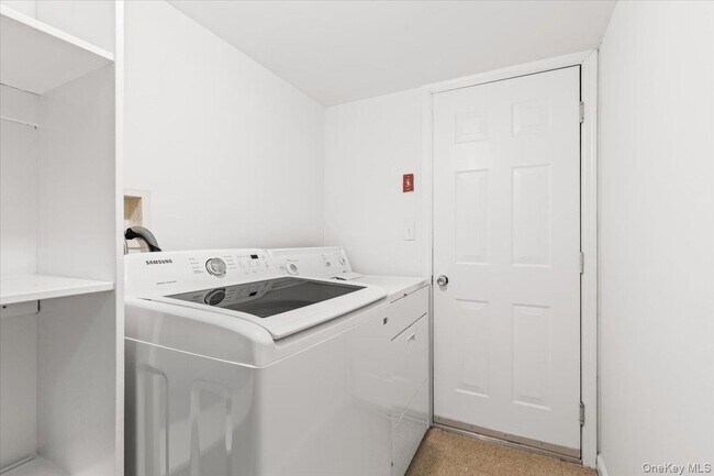 Building Photo - 44 Greenvale Cir