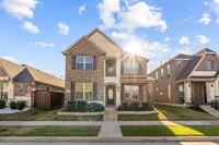 Building Photo - 2057 Miramar Dr