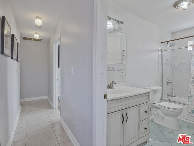 Building Photo - 1235 W 82nd St