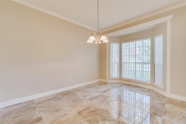 Building Photo - 14111 Edinburgh Ct