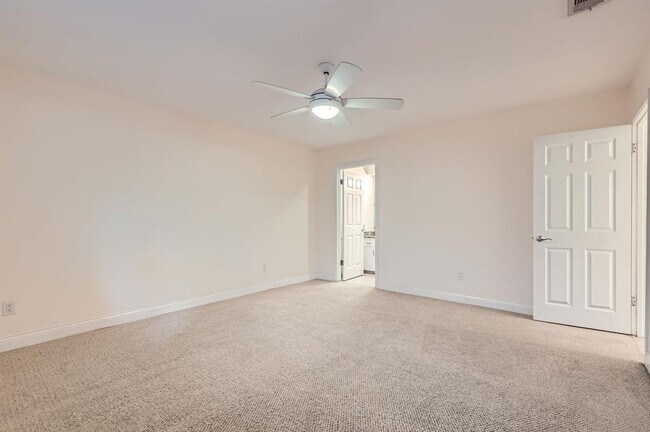 Building Photo - 3004 Maywood Cir