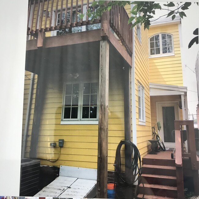 Back of house - 907 Kinney St