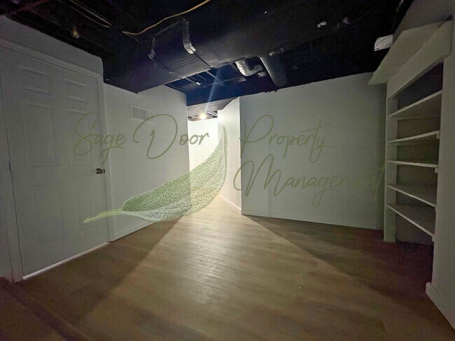 Building Photo - 5 BEDROOM IN INDEPENDENCE!!!