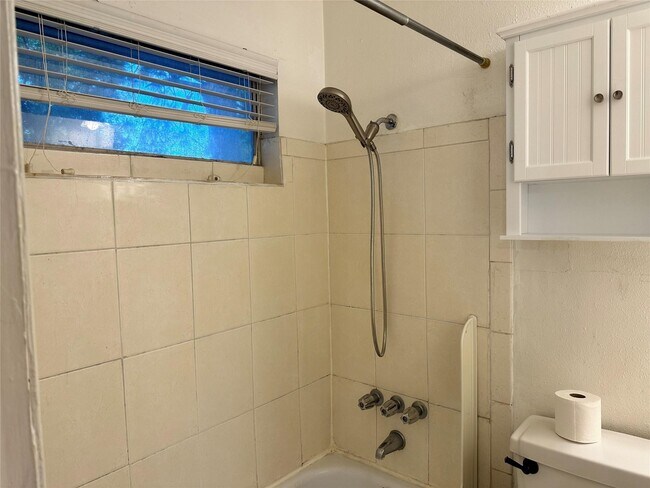 Building Photo - 2022 Branard St