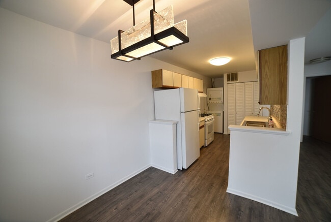 Building Photo - 437 N Cambridge Dr